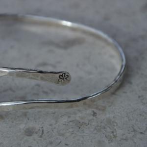 JODIE McKENZIE STUDIO Silver Floral Wrapped Bangle 