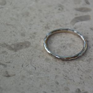 JODIE McKENZIE STUDIO Single Thin Hammered Ring