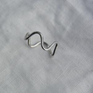 JODIE McKENZIE STUDIO Wiggle Stacking Ring