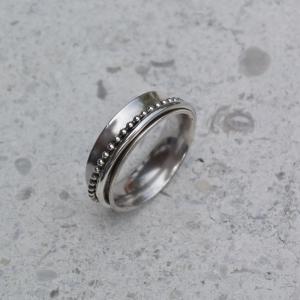 JODIE McKENZIE STUDIO Silver Beaded Spinner Ring 