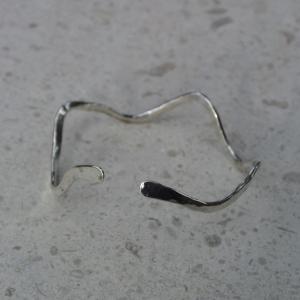 JODIE McKENZIE STUDIO Silver Wiggle Bangle 