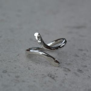 JODIE McKENZIE STUDIO Silver Hammered Hugging Ring